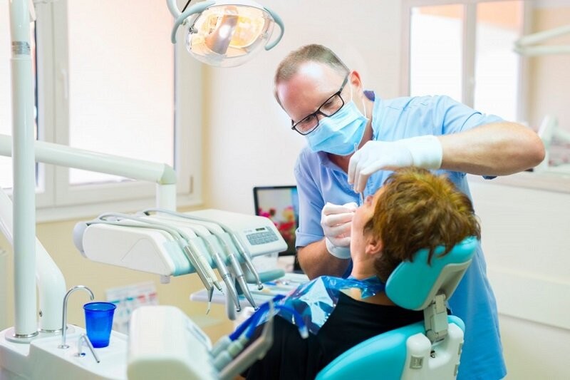 Diagnose vor dem Zahnimplantateinsatz